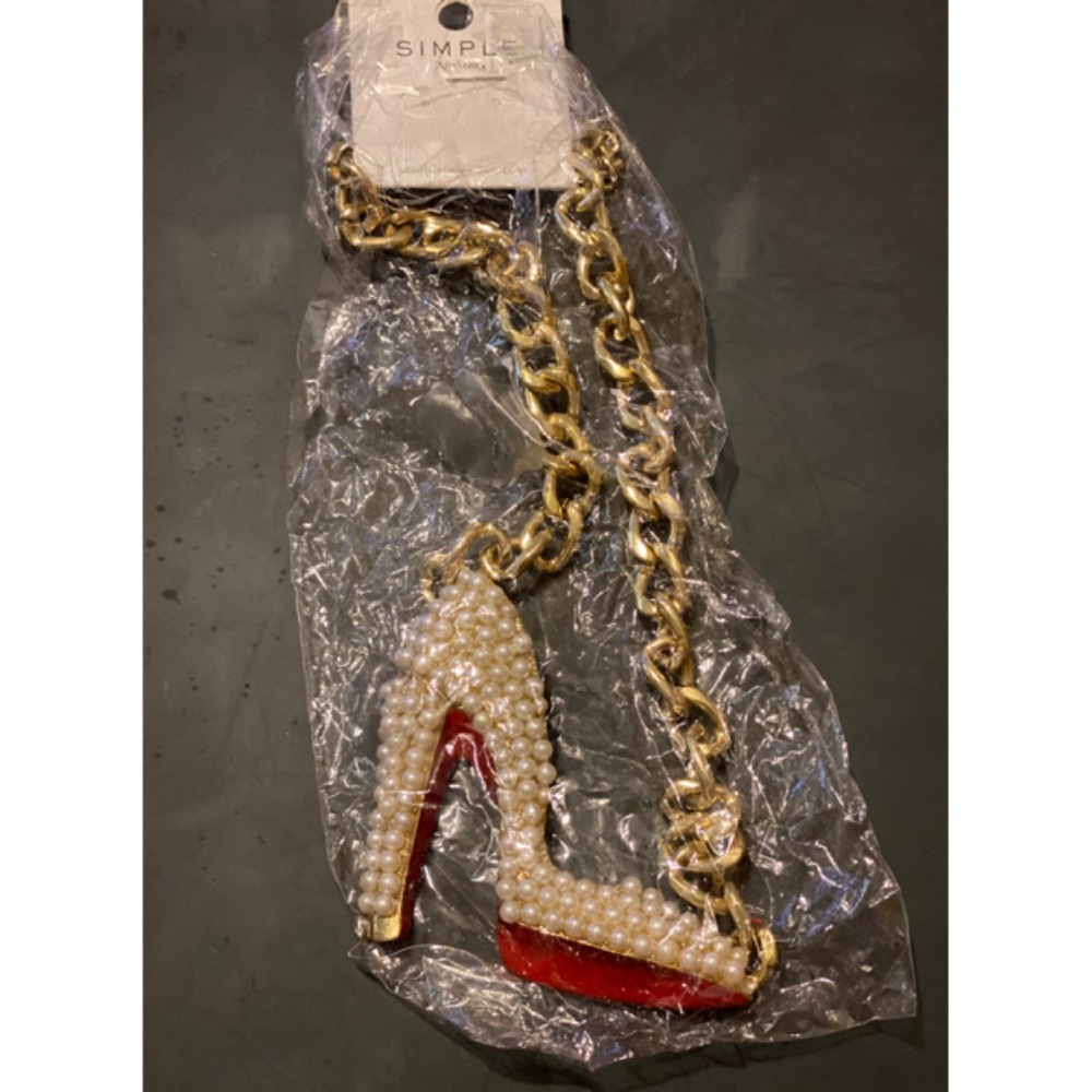 New with tags fashion Red bottom shoe necklace